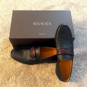 MEN'S BLACK GUCCI LOAFERS